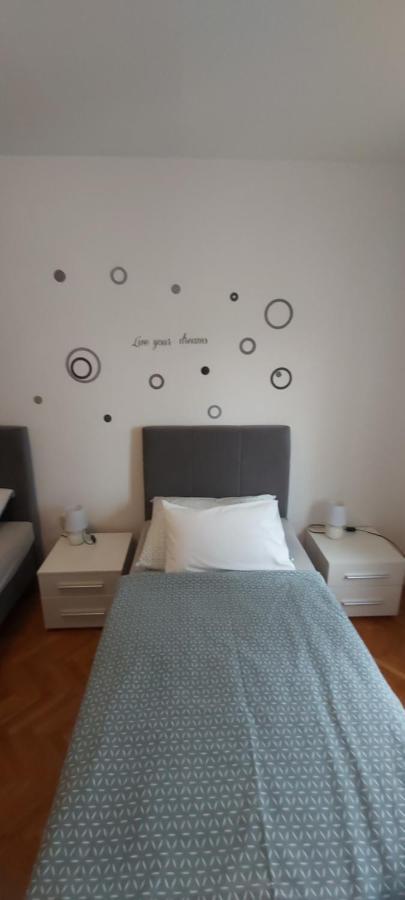 Apartman Val Pula Exterior foto